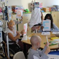El 'Aula Hospitalaria', una iniciativa que cumple con el derecho de los niños hospitalizados a seguir formándose y aprendiendo