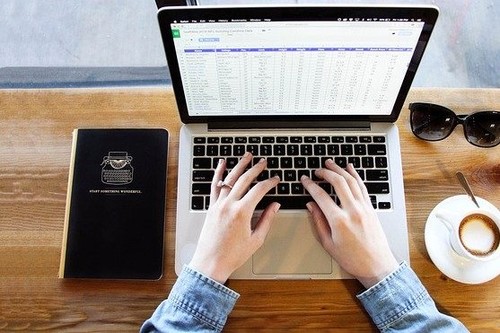 ¿Qué se entiende por rendimientos netos y por qué es inviable tomarlos como referencia para poner en marcha la cotización por ingresos reales?