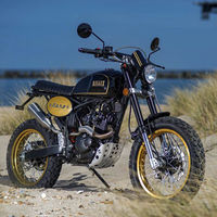 ¡Nostálgica! Bullit Motorcycles le da un aire retro a su Hero 125 pintándola de negro y dorado