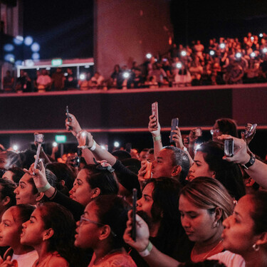 La psicología dice que la depresión post-concierto es real: tu cerebro se "apaga" para compensar el exceso de placer del evento