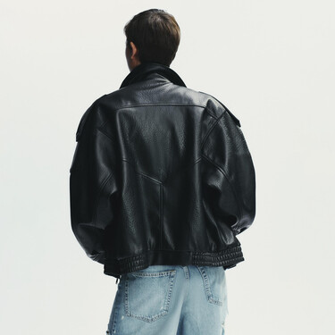 Zara tiene la chaqueta viral que no entiende de género y se ha colado en el armario de los hombres para ser la preferida de los chicos más cool