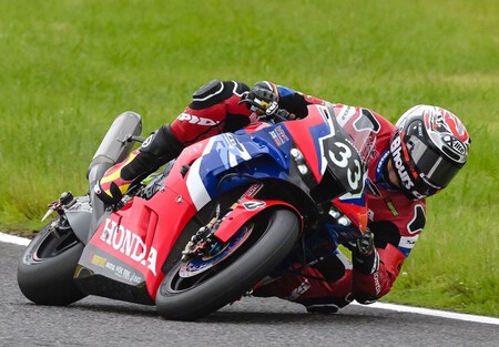 Iker Lecuona le da a Honda las 8 Horas de Suzuka ocho años después batiendo a la Kawasaki de Jonathan Rea