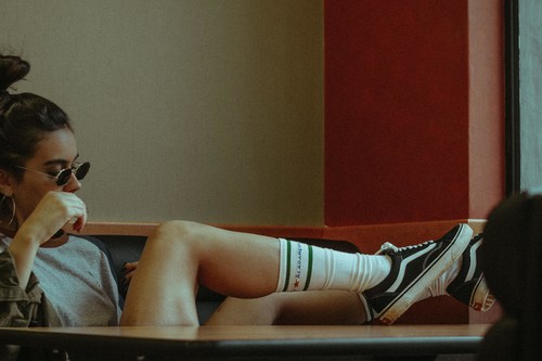 Dónde comprar al mejor precio las zapatillas Vans que querrás llevar con todo (y a todas horas)