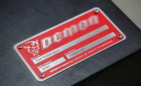 ¡El cuarto teaser! El Dodge Challenger Demon será un monoplaza muy candente de tracción trasera