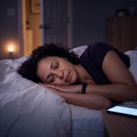 Você dorme com alguma luz ligada? Estudo revela que dormir na escuridão completa pode alterar a estrutura do coração e cientistas recomendam mudança simples para proteger a saúde 