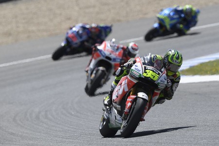 Cal Crutchlow tiene opciones para ir a un equipo 100% oficial en 2018, o eso parece