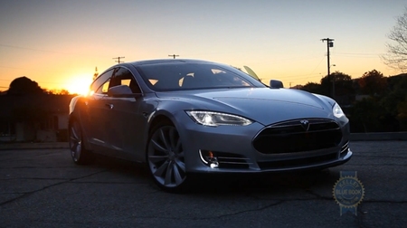 Kelley Blue Book y su original prueba en vídeo del Tesla Model S
