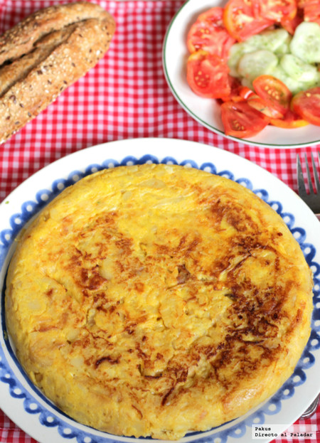 Empezando en la cocina: receta de tortilla de patatas con cebolla