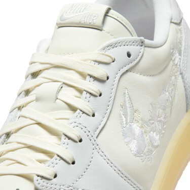 Nike tiene las zapatillas color sal de mar que reinventan el cliché de llevar flores en tus estilismos de primavera