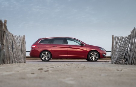 Peugeot 308 SW 2014 rojo 06