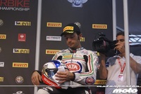 A Sylvain Guintoli lo echan del Fixi Crescent Suzuki antes de empezar... pero con razón