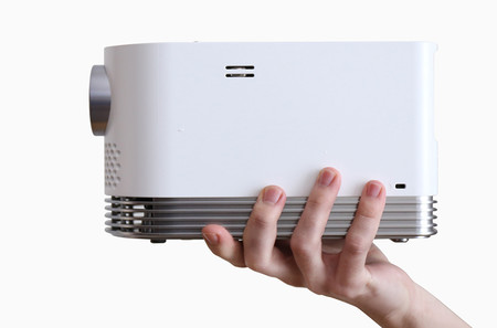 LG anuncia su primer "televisor libre", el proyector LG Smart Laser TV