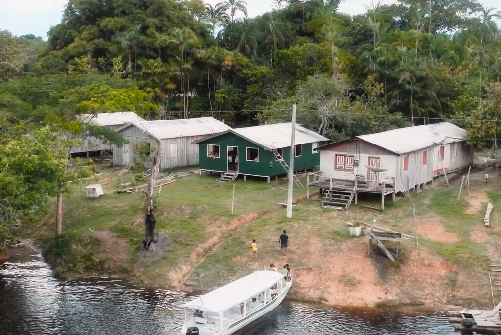 Una tribu amazónica que acaba de empezar a usar Internet ha sido acusada globalmente de ser adicta al porno. Es falso