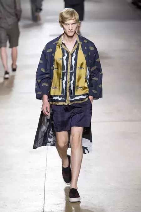 El desfile de Dries Van Noten durante la PFW claramente inspirado por los provocadores que en el mundo han sido