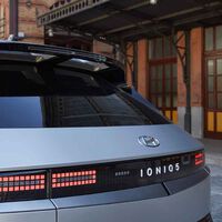 Hay marcas que se han cargando el limpiaparabrisas trasero en sus coches eléctricos, así que este ingeniero ha desarrollado uno de quita y pon