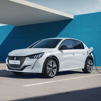 El Peugeot e-208 eléctrico estrena versión GT para ganar músculo y autonomía, pero las mejoras tienen un precio