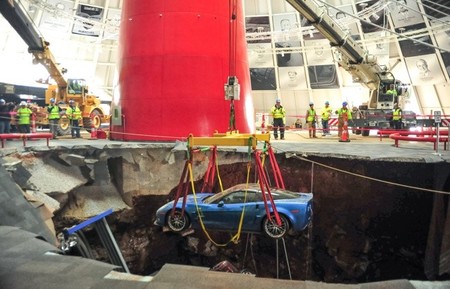Algunos Corvette del socavón del museo Corvette se restaurarán y otros no