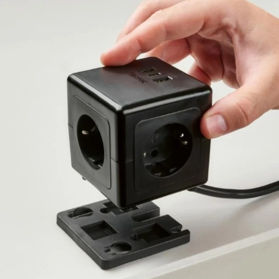 Cubo de enchufes con puertos USB Tronic