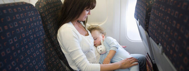 Viajar en avión con bebés y niños: 11 consejos para que el vuelo sea cómodo y tranquilo