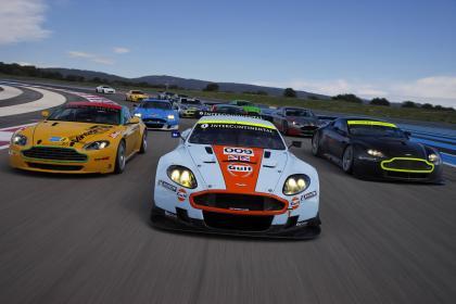 Aston Martin presenta su foto de familia