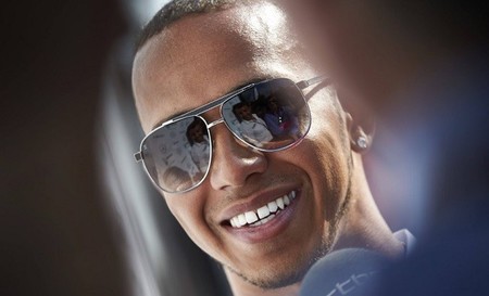 Lewis Hamilton domina una sesión muy apretada entre los cinco primeros
