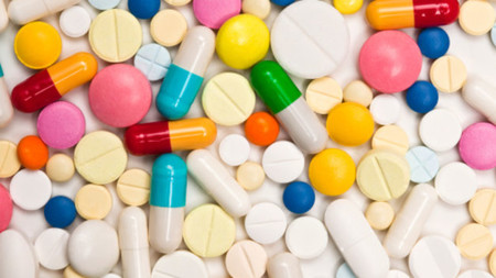 Alerta farmacias: Competencia abre la puerta a comprar medicinas por Internet 