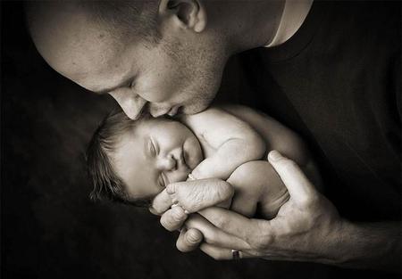 "Ahora me voy a dormir", desgararradoras pero emotivas fotografías de padres con sus bebés nacidos sin vida