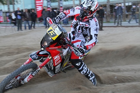 Dakar 2013: Gerard Farrés se presenta en la playa de la Barceloneta
