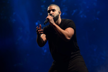 A Drake le van maduritas: ¡ahora está saliendo con la cantante Sade!
