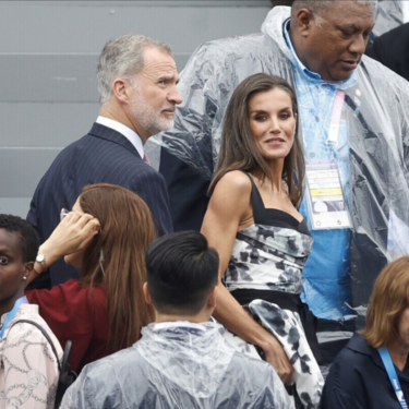 Hacer pesas está muy bien, pero estos ejercicios son súper efectivos para evitar las 'alas de murciélago' a partir de los 50 