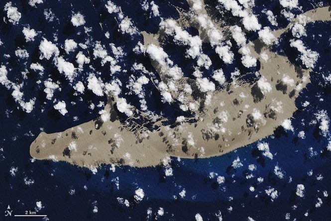Esta enorme balsa de piedra pómez de 150 km2 está flotando a la deriva en el Pacífico y va directa hacia la Gran Barrera de Coral