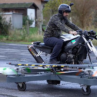 Cuando te sobra una Yamaha R1 en el garaje y te haces una moto voladora que parece un dron