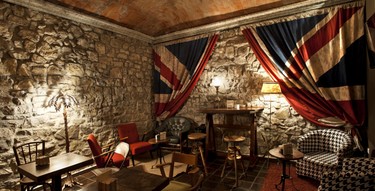 Disfruta de los combinados del mejor bartender de España en la coctelería Varsovia en Gijón 