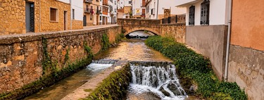 Casi nadie lo visita, pero dicen que es la Venecia castellano-manchega: el pueblo medieval atravesado por cascadas para pasear sin rumbo 