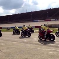 Hacer un 360 con una Yamaha YZF-R1 en parrilla no está al alcance de cualquiera