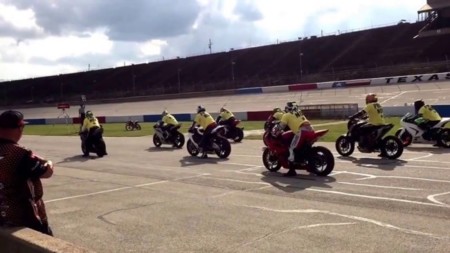 Hacer un 360 con una Yamaha YZF-R1 en parrilla no está al alcance de cualquiera