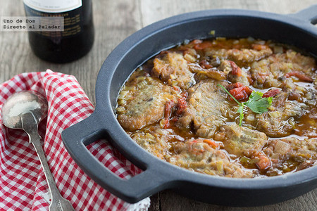 Carrilleras de ternera guisadas con pimientos asados, receta completa para una comida en familia