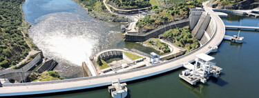 “Nunca se llenará”, dijeron hace 23 años del que es el mayor embalse de Europa occidental. Este invierno se han abierto sus compuertas varias veces