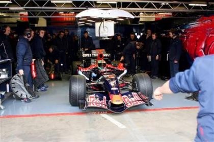 Los de Toro Rosso pasan de las pegatinas