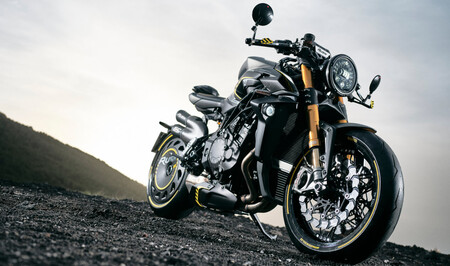 La MV Agusta Rush vuelve más vitaminada, con 212 CV y adaptada a la Euro 5, por 38.800 euros