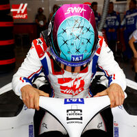 Mick Schumacher no puntúa en la F1, sigue siendo el 'hijo de' y su equipo carga contra él: "Tiró la carrera a la basura" 