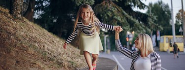 Los psicólogos coinciden: los que crecieron jugando en la calle hasta que anochecía no ven esa infancia como descuido, sino como un entrenamiento temprano