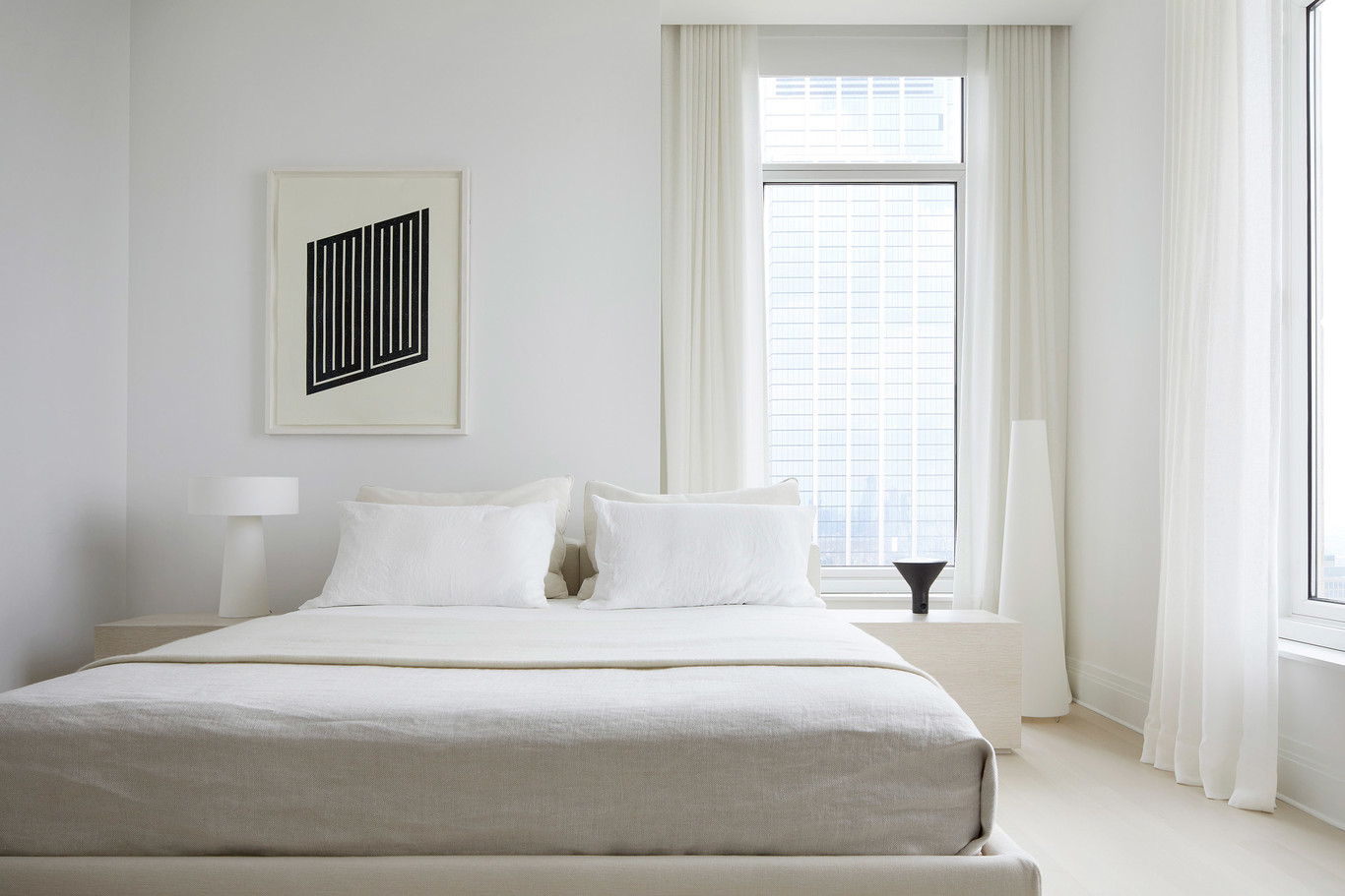 Este piso monocromático en Manhattan es el marco ideal para lucir