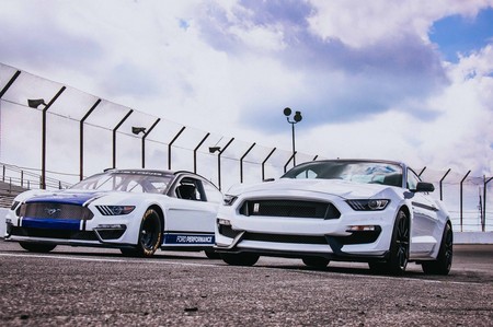 Ford Mustang Nascar