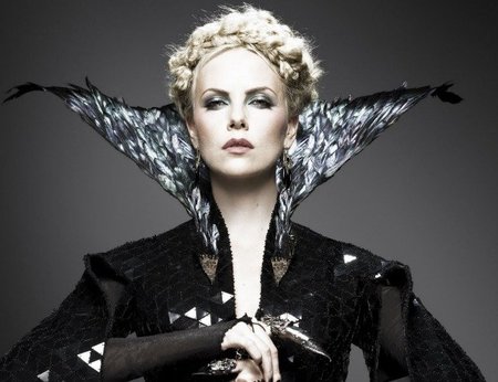 Charlize Theron quiere ser mamá: ¿alguien se ofrece?
