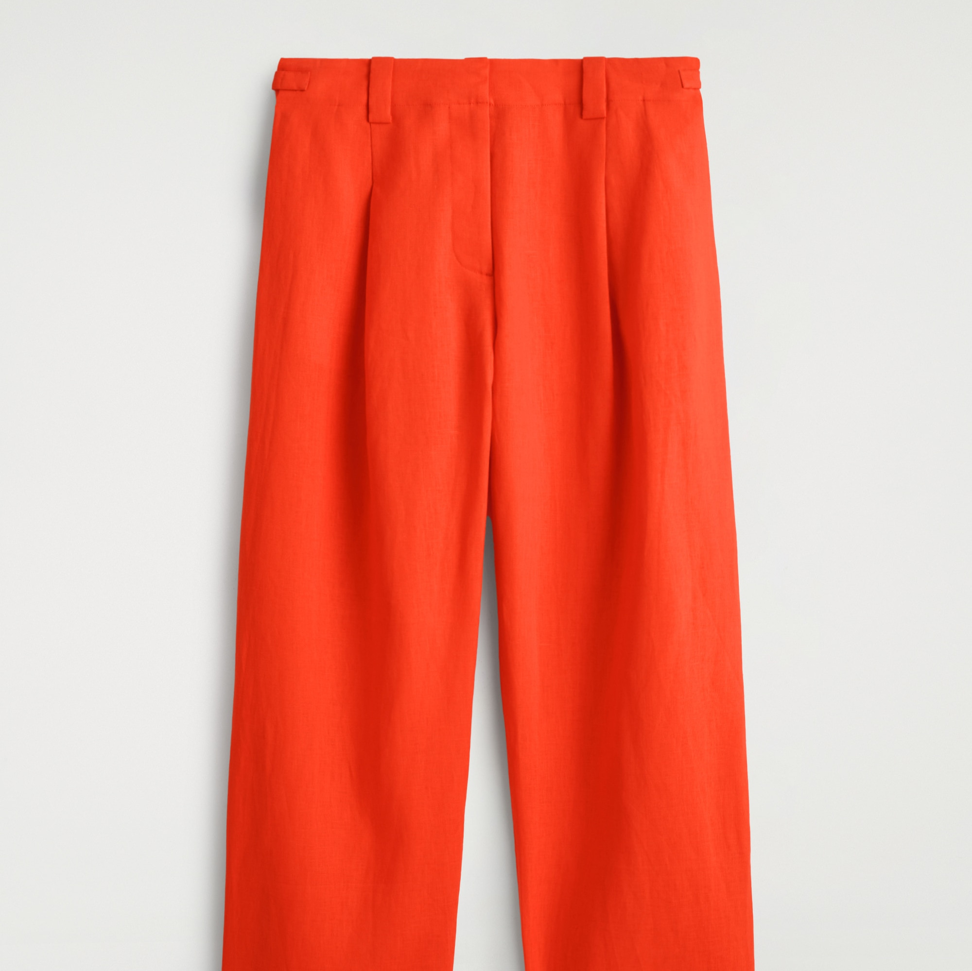 COS
PANTALÓN GLOBO DE LINO CON HEBILLAS
