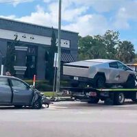 Elon Musk dice que su Tesla Cybertruck es indestructible, pero es tan dura que puede ser un problema para otros coches. Y sus ocupantes