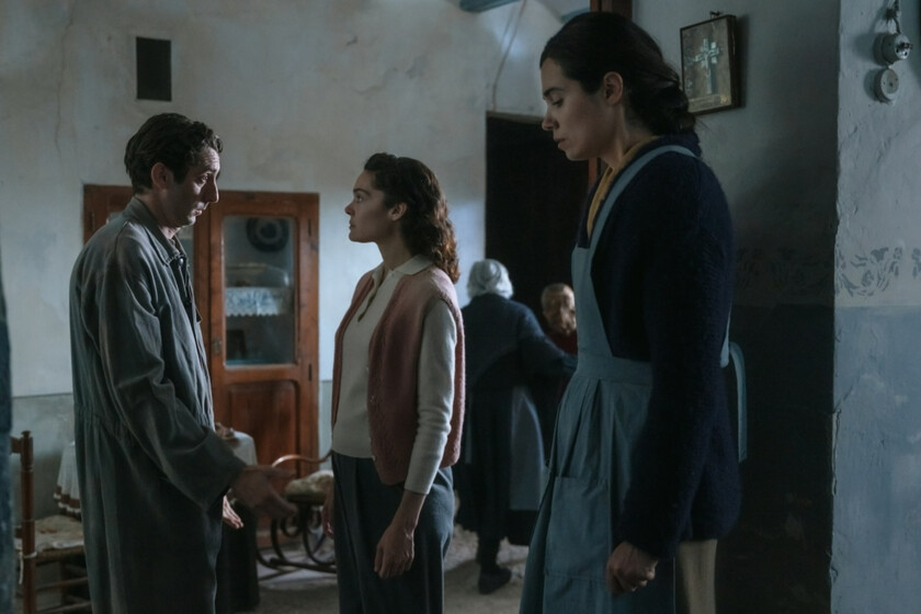 'La buena letra' elimina florituras del drama de posguerra para hacer una bella oda a las miradas y los gestos que no son reconocidos