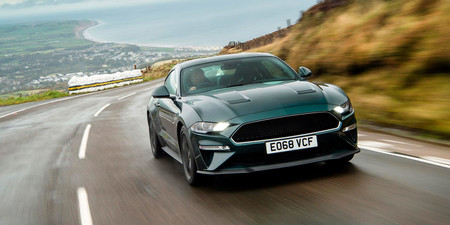 El Ford Mustang Bullitt cabalga por las carreteras de la Isla de Man