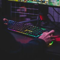 "Va a ser una noche larga con MS Paint": un gamer construye un PC para jugar en un avión y olvida instalar lo más importante 